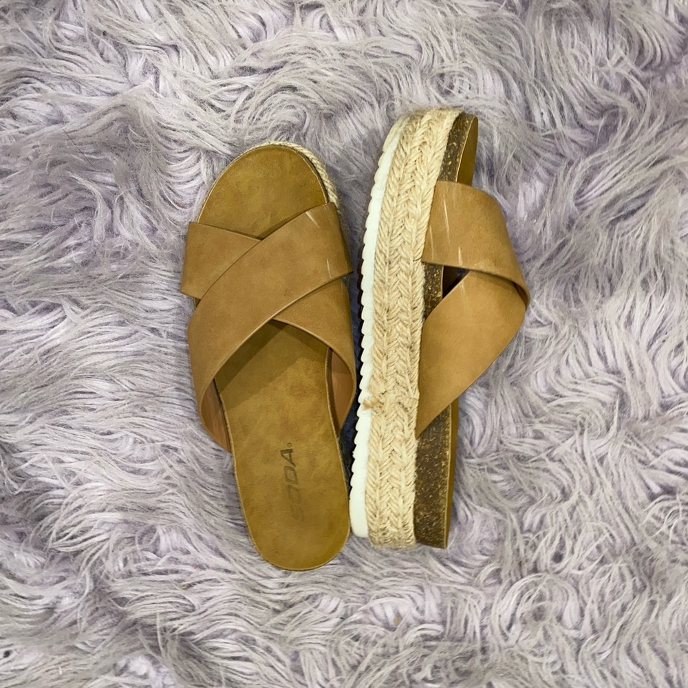 Soda sandals